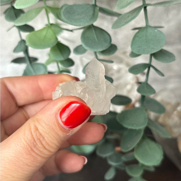 Mini Crystal cluster cute clear quartz cluster great to add to indoor garden - Picture 3 of 5
